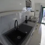 Cozy With Pool View Apartmán